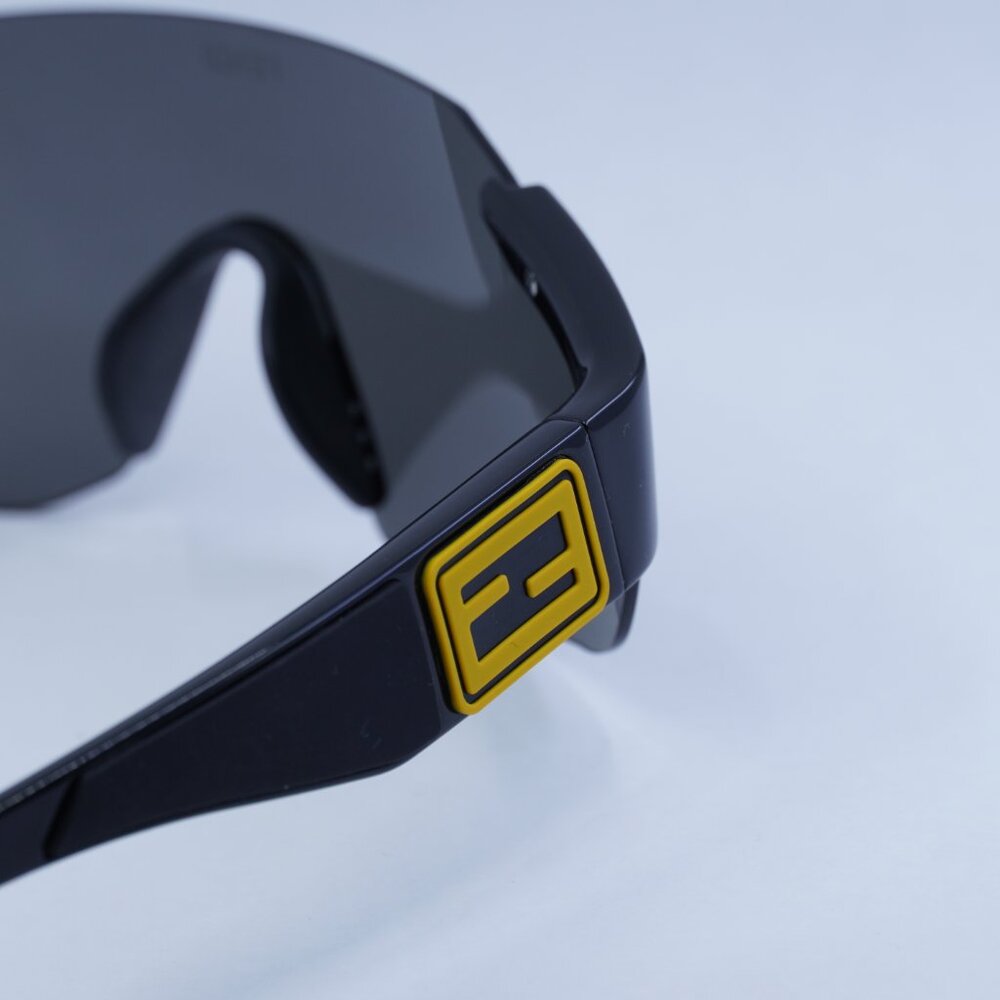 🕶️ New Fendi FE40088U-Y 01A Sunglasses -Black Frame, Grey Lenses - Picture 12 of 15